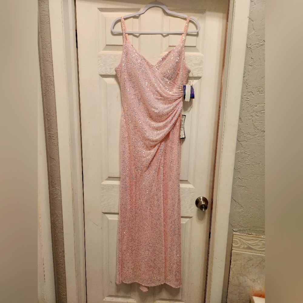 NWT Sequened BabyPink Gown Macys, size 10! Lining Very Soft.Has Slit In Front